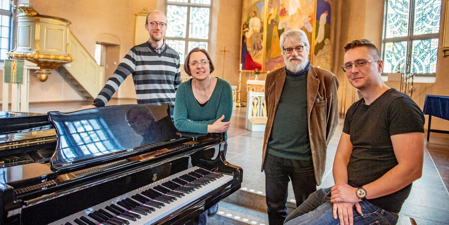 Linus Landgren och Johanna Thür tillsammans med Lollo Konnebäck och Lars Storm. Den sistnämnde inleder vårens lördagskonserter i Christinae kyrka den 26 februari.