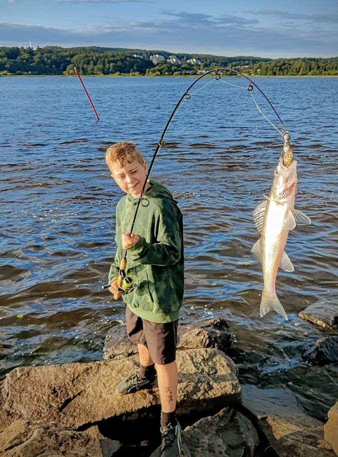 Jättefångst av mitt barnbarn Hunter vid piren/Playan i Alingsås.